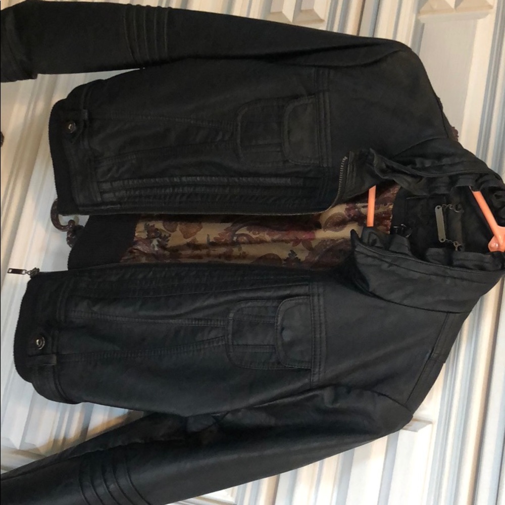 Leather jacket with front pockets